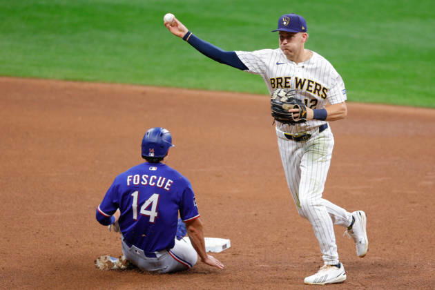 August 29, 2026, Milwaukee, Wisconsin, USA: Milwaukee Brewers shortstop COOPER PRATT (12) throws to first to complete a double play on a hit by Texas Rangers shortstop COREY SEAGER (5) in a baseball game, Saturday, Aug. 28, 2026, in Milwaukee, Wisconsin. Milwaukee USA - ZUMAa325 20260829_zsa_a325_025 Copyright: xDavidxBalleringxIix