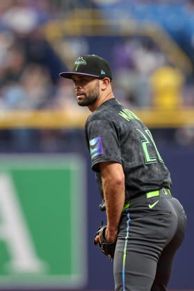 August 29, 2026, St. Petersburg, Florida, USA: Tampa Bay Rays pitcher NICK MARTINEZ (28) pitching against the San Diego Padres. The Tampa Bay Rays hosted the San Diego Padres at Tropicana Field in St. Petersburg, FL. MLB, Baseball Herren, USA 2026: San Diego Padres 6:7 Tampa Bay Rays  - ZUMAm299 20260829_znp_m299_034 Copyright: xTaylorxMcFeex
