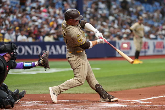 August 29, 2026, St. Petersburg, Florida, USA: San Diego Padres first baseman TY FRANCE (25) hits a pitch during a game against the Tampa Bay Rays . The Tampa Bay Rays hosted the San Diego Padres at Tropicana Field in St. Petersburg, FL. St. Petersburg USA - ZUMAm299 20260829_znp_m299_045 Copyright: xTaylorxMcFeex