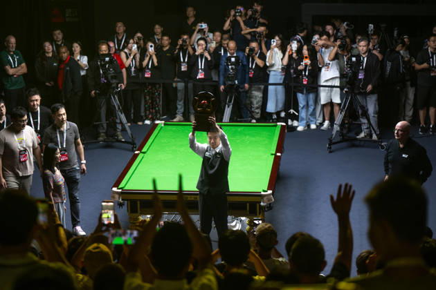 (260830) -- WUHAN, Aug. 30, 2026 -- Chang Bingyu celebrates after winning the final match between Zhao Xintong of China and Chang Bingyu of China at Wuhan Open 2026 snooker tournament in Wuhan, central China s Hubei Province, Aug. 29, 2026. ) (SP)CHINA-SNOOKER-WUHAN OPEN (CN) XiaoxYijiu 