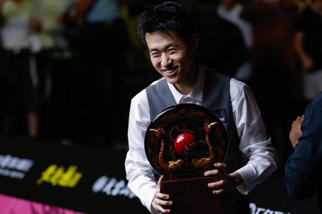 (260830) -- WUHAN, Aug. 30, 2026 -- Chang Bingyu celebrates after winning the final match between Zhao Xintong of China and Chang Bingyu of China at Wuhan Open 2026 snooker tournament in Wuhan, central China s Hubei Province, Aug. 29, 2026. ) (SP)CHINA-SNOOKER-WUHAN OPEN (CN) WuxZhizun 