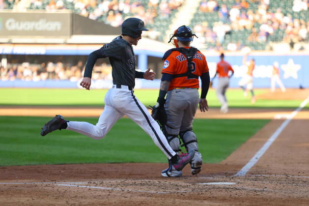 MLB, Baseball Herren, USA Houston Astros Vs. New York Mets New York Mets Carson Benge 3 scores during the fifth inning of a baseball game against the Houston Astros at Citi Field in Flushing, New York, on August 29, 2026. Flushing New York United States  Copyright: xGordonxDonovanx originalFilename:donovan-mlbhoust260829_npVHh.jpg