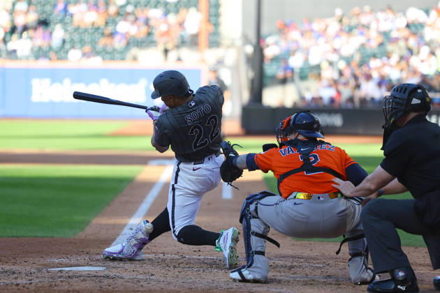 MLB, Baseball Herren, USA Houston Astros Vs. New York Mets New York Mets Juan Soto 22 fouls a ball off his leg during the fifth inning of a baseball game against the Houston Astros at Citi Field in Flushing, New York, on August 29, 2026. Flushing New York United States  Copyright: xGordonxDonovanx originalFilename:donovan-mlbhoust260829_npGVP.jpg
