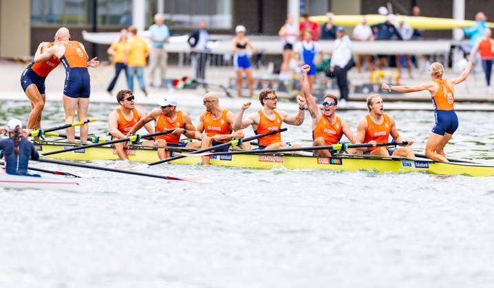 AMSTERDAM - Finn Florijn, Jan van der Bij, Jorn Salverda, Mick Makker, Sander de Graaf, Pieter van Veen, Ralf Rienks, Wibout Rustenburg, coxswain Jonna de Vries after the men s eight final on the seventh and final day of the World Rowing Championships at the Bosbaan in the Amsterdam Forest. IRIS VAN DEN BROEK ANP xVIxANPxSportx xxANPxIVx 566590003 originalFilename: 566590003