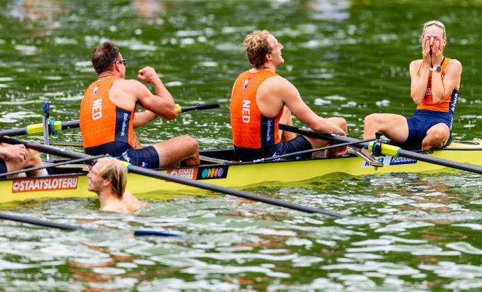 AMSTERDAM - Finn Florijn, Jan van der Bij, Jorn Salverda, Mick Makker, Sander de Graaf, Pieter van Veen, Ralf Rienks, Wibout Rustenburg, coxswain Jonna de Vries after the men s eight final on the seventh and final day of the World Rowing Championships at the Bosbaan in the Amsterdam Forest. IRIS VAN DEN BROEK ANP xVIxANPxSportx xxANPxIVx 566590025 originalFilename: 566590025
