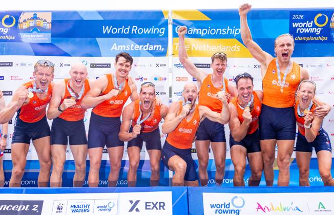 AMSTERDAM - Finn Florijn, Jan van der Bij, Jorn Salverda, Mick Makker, Sander de Graaf, Pieter van Veen, Ralf Rienks, Wibout Rustenburg, and coxswain Jonna de Vries with medals on the seventh and final day of the World Rowing Championships at the Bosbaan in the Amsterdam Forest. IRIS VAN DEN BROEK ANP xVIxANPxSportx xxANPxIVx 566592148 originalFilename: 566592148
