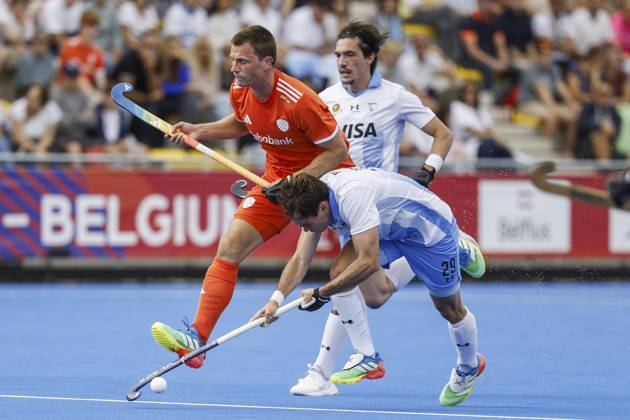 WAVER - Jorrit Croon of the Netherlands and Thomas Habif of Argentina during the bronze medal final at the Hockey World Cup (men) between the Netherlands and Argentina in the Belfius Hockey Arena. BAS CZERWINSKI ANP xVIxANPxSportx xxANPxIVx 566592663 originalFilename: 566592663.jpg
