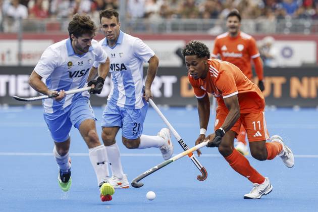 WAVER - Tadeo Marcucci of Argentina, Tomas Domene of Argentina and Terrance Pieters of the Netherlands during the bronze medal final at the Women s Hockey World Cup between the Netherlands and Argentina at the Belfius Hockey Arena. BAS CZERWINSKI ANP xVIxANPxSportx xxANPxIVx 566594016 originalFilename: 566594016.jpg