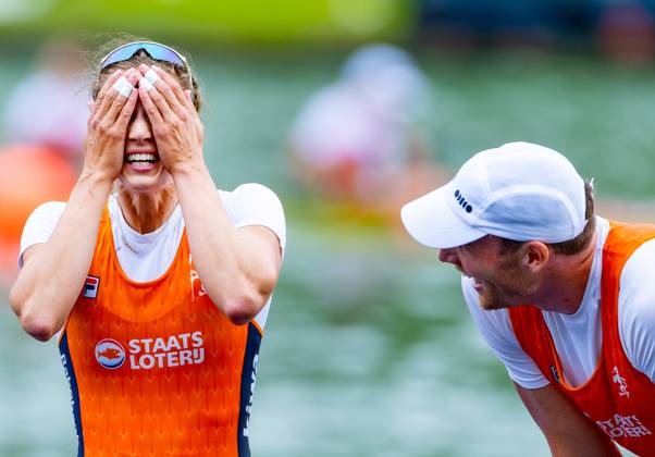 AMSTERDAM - Simon van Dorp and Roos de Jong in action during the mixed double sculls final on the seventh and final day of the World Rowing Championships at the Bosbaan in the Amsterdam Forest. IRIS VAN DEN BROEK ANP xVIxANPxSportx xxANPxIVx 566594058 originalFilename: 566594058.jpg