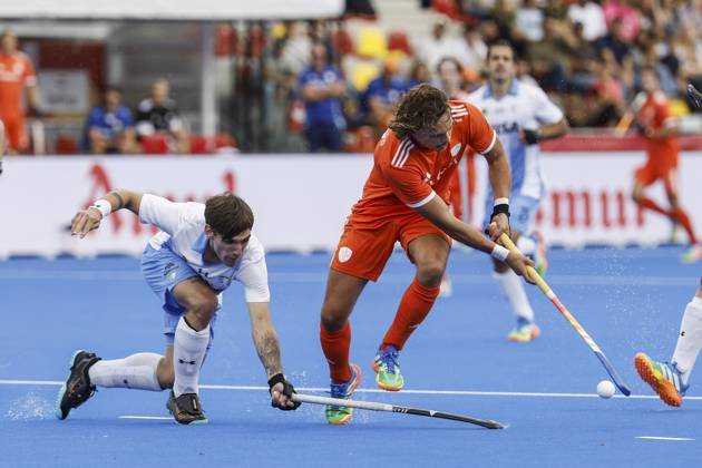 WAVER - Tomas Ruiz of Argentina, Floris Middendorp of the Netherlands and Maico Casella of Argentina during the bronze medal final at the Hockey World Cup (men) between the Netherlands and Argentina in the Belfius Hockey Arena. BAS CZERWINSKI ANP xVIxANPxSportx xxANPxIVx 566594069 originalFilename: 566594069.jpg