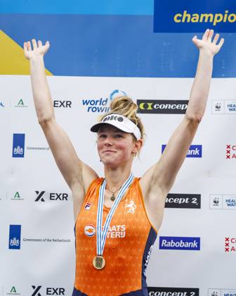 AMSTERDAM - Karoline Florijn with the gold medal in the women s single scull event on the seventh day of the World Rowing Championships at the Bosbaan in the Amsterdam Forest. IRIS VAN DEN BROEK ANP xVIxANPxSportx xxANPxIVx 566594313 originalFilename: 566594313.jpg