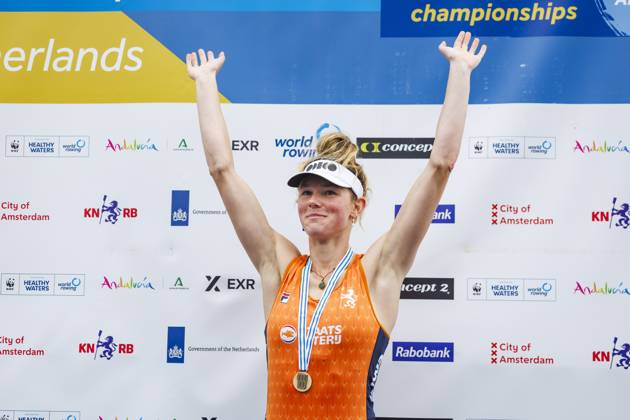 AMSTERDAM - Karoline Florijn with the gold medal in the women s single scull event on the seventh day of the World Rowing Championships at the Bosbaan in the Amsterdam Forest. IRIS VAN DEN BROEK ANP xVIxANPxSportx xxANPxIVx 566594298 originalFilename: 566594298.jpg