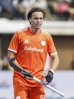 WAVER - Duco Telgenkamp of the Netherlands during the bronze medal final at the Hockey World Cup (men) between the Netherlands and Argentina at the Belfius Hockey Arena. BAS CZERWINSKI ANP xVIxANPxSportx xxANPxIVx 566595654 originalFilename: 566595654.jpg