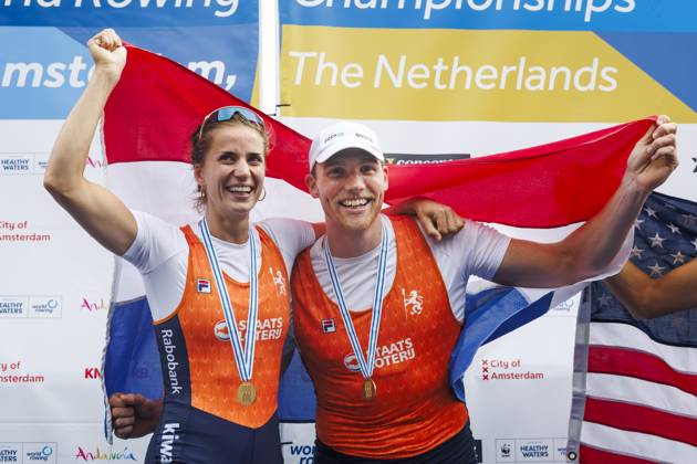 AMSTERDAM - Roos de Jong and Simon van Dorp celebrate first place with gold medals in the mixed double sculls final on the seventh day of the World Rowing Championships at the Bosbaan in the Amsterdam Forest. IRIS VAN DEN BROEK ANP xVIxANPxSportx xxANPxIVx 566596257 originalFilename: 566596257.jpg