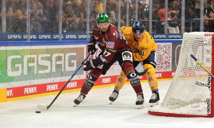 Markus Vikingstad, Connor Hannon: Face-off, Game Scene, Action, Sports, Ice Hockey, Penny DEL, German Ice Hockey League, Exhibition Game, 2026–2027 Season, August 30, 2026, EHC Eisbären Berlin (EBB) vs. Lausitzer Füchse
