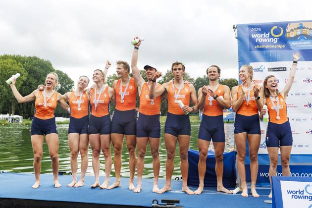 AMSTERDAM - Linn van Aanholt, Nika Johanna Vos, Ymkje Clevering, Gert-Jan van Doorn, Leonard van Lierop, Eli Brouwer, Rik Rienks, Tinka Offereins and Richelle Rietdijk with silver medals after the final of the mixed eight event on the seventh day of the World Rowing Championships at the Bosbaan in the Amsterdam Forest. IRIS VAN DEN BROEK ANP xVIxANPxSportx xxANPxIVx 566596565 originalFilename: 566596565.jpg