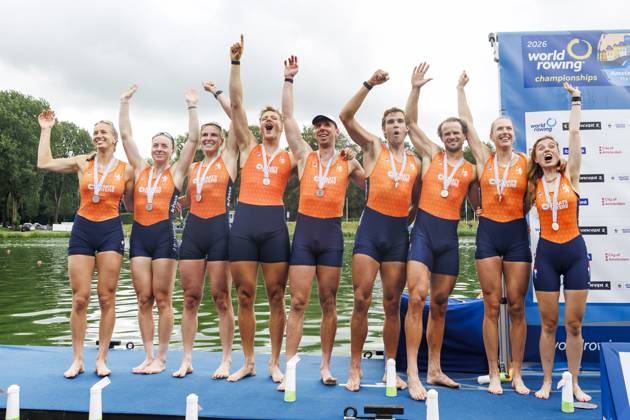 AMSTERDAM - Linn van Aanholt, Nika Johanna Vos, Ymkje Clevering, Gert-Jan van Doorn, Leonard van Lierop, Eli Brouwer, Rik Rienks, Tinka Offereins and Richelle Rietdijk with silver medals after the final of the mixed eight event on the seventh day of the World Rowing Championships at the Bosbaan in the Amsterdam Forest. IRIS VAN DEN BROEK ANP xVIxANPxSportx xxANPxIVx 566596586 originalFilename: 566596586.jpg