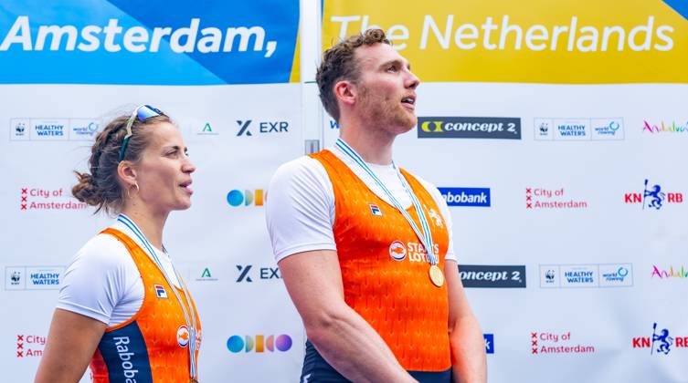 AMSTERDAM - Roos de Jong and Simon van Dorp with medals in the mixed double sculls on the seventh and final day of the World Rowing Championships at the Bosbaan in the Amsterdam Forest. IRIS VAN DEN BROEK ANP xVIxANPxSportx xxANPxIVx 566597214 originalFilename: 566597214.jpg