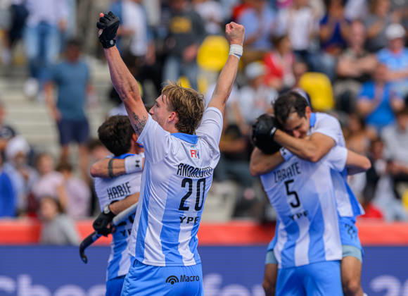 Mens Hockey World Cup Bronze Medal Match Argentina (Los Leones) celebrate 3rd place after defeating Netherlands during the Mens FIH Hockey World Cup Bronze Medal Match at Belfius Hockey Arena, Brussels 30 08 2026 UK Newspapers OUT Copyright: xGraemexWilcocksonx FIL-23865-0005
