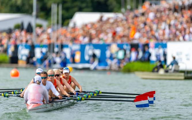 AMSTERDAM - Bente Paulis, Claire de Kok, Hannah Heideveld, Hermijntje Drenth, Ilse Kolkman, Lisanne van der Leij, Vera Sneijders and Willemijn Mulder prior to the women s eight final on the seventh and final day of the World Rowing Championships at the Bosbaan in the Amsterdamse Bos. IRIS VAN DEN BROEK ANP xVIxANPxSportx xxANPxIVx 566597913 originalFilename: 566597913.jpg