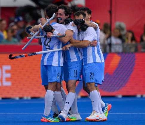 Mens Hockey World Cup Bronze Medal Match Matias Rey (C) of Argentina (Los Leones) is mobbed by team mates after scoring the winning goal in a 2-1 victory over Netherlands during the Mens FIH Hockey World Cup Bronze Medal Match at Belfius Hockey Arena, Brussels 30 08 2026 UK Newspapers OUT Copyright: xGraemexWilcocksonx FIL-23865-0009