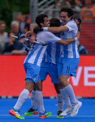 Mens Hockey World Cup Bronze Medal Match Matias Rey (left) of Argentina (Los Leones) is mobbed by team mates after scoring the winning goal in a 2-1 victory over Netherlands during the Mens FIH Hockey World Cup Bronze Medal Match at Belfius Hockey Arena, Brussels 30 08 2026 UK Newspapers OUT Copyright: xGraemexWilcocksonx FIL-23865-0010
