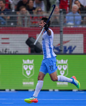 Mens Hockey World Cup Bronze Medal Match Matias Rey (C) of Argentina (Los Leones) celebrates after scoring the winning goal in a 2-1 victory over Netherlands during the Mens FIH Hockey World Cup Bronze Medal Match at Belfius Hockey Arena, Brussels 30 08 2026 UK Newspapers OUT Copyright: xGraemexWilcocksonx FIL-23865-0014