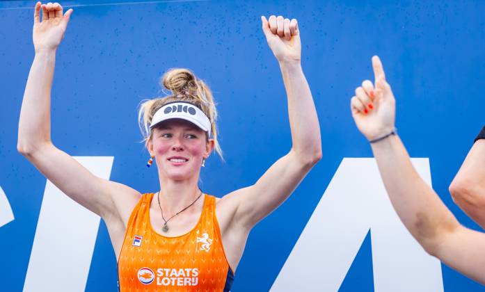 AMSTERDAM - Karolien Florijn during the medal ceremony on the seventh and final day of the World Rowing Championships at the Bosbaan in the Amsterdam Forest. IRIS VAN DEN BROEK ANP xVIxANPxSportx xxANPxIVx 566598848 originalFilename: 566598848.jpg