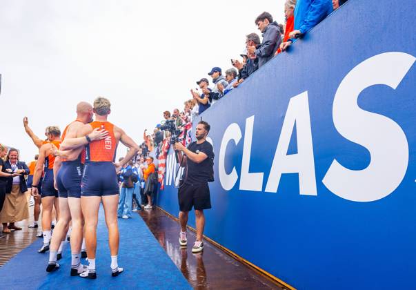 AMSTERDAM - Finn Florijn, Jan van der Bij, Jorn Salverda, Mick Makker, Sander de Graaf, Pieter van Veen, Ralf Rienks, Wibout Rustenburg, and coxswain Jonna de Vries with medals on the seventh and final day of the World Rowing Championships at the Bosbaan in the Amsterdam Forest. IRIS VAN DEN BROEK ANP xVIxANPxSportx xxANPxIVx 566598981 originalFilename: 566598981