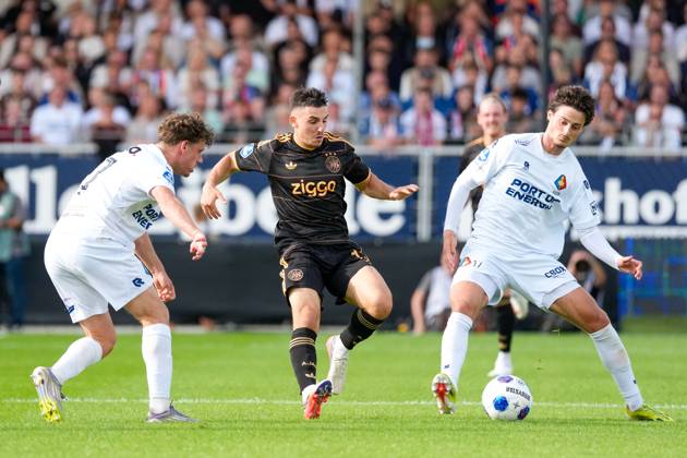 VELSEN-ZUID , 30-08-2026 , BUKO Stadion , season 2026 2027 , Dutch Eredivisie football , match between Telstar and Ajax , Picture shows Ajax player Oscar Gloukh, Telstar player Nils Rossen Telstar - Ajax  x206250241x Copyright: