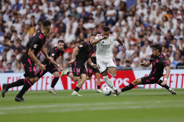 Kylian Mbappé of Real Madrid CF controls the ball during the LaLiga EA Sports match between Real Madrid CF and Málaga CF at Estadio Santiago Bernabéu on August 30, 2026, in Madrid, Spain. Photo by Manu Reino, DeFodi Images