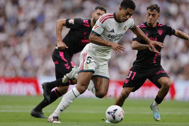 Jude Bellingham of Real Madrid CF controls the ball during the LaLiga EA Sports match between Real Madrid CF and Málaga CF at Estadio Santiago Bernabéu on August 30, 2026, in Madrid, Spain. Photo by Manu Reino, DeFodi Images