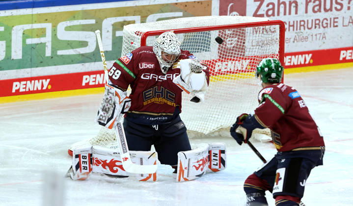 Goalie Jack LaFontaine blocks the puck - Still image, cutout, action, sports, ice hockey, Penny DEL, German Ice Hockey League, exhibition game, 2026-2027 season, August 30, 2026, EHC Eisbären Berlin (EBB) vs. Lausitzer Füchse