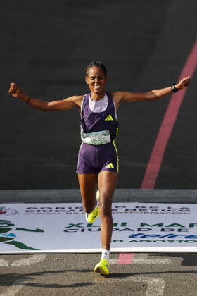 43rd edition of the Mexico City Marathon Ethiopian Tefera Kolole Mekashu crosses the finish line in third place in the women s category at the 43rd edition of the Mexico City Marathon 2026 in Mexico City, Mexico, 30 August 2026. Ciudad de México (es-ES) Mexico  Copyright: xISAACxESQUIVELx