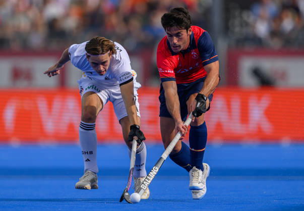Mens Hockey World Cup Final Justus Warweg of Germany tackles Marc Recasens of Spain during the Mens FIH Hockey World Cup Final at Belfius Hockey Arena, Brussels 30 08 2026 UK Newspapers OUT Copyright: xGraemexWilcocksonx FIL-23866-0018