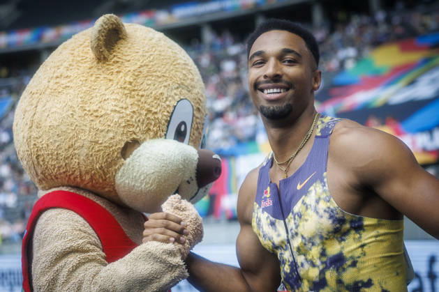 BERLIN, GERMANY - AUGUST 30, 2026: Leo NEUGEBAUER (GER Germany) with mascot Berlino during the ISTAF at Olympic Stadium on August 30, 2026 in Berlin, Germany. Germany Copyright: xAxelxKohringx