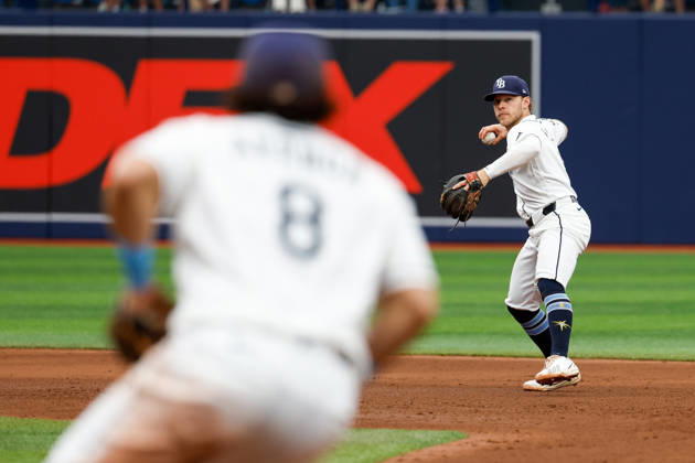 August 30, 2026, St. Petersburg, Florida, USA: Tampa Bay Rays shortstop Taylor Walls (6) fields a ground ball hit by San Diego Padres third baseman Sung-Mun Song (24) and throws him out at first base during the fifth inning at Tropicana Field. MLB, Baseball Herren, USA 2026: Padres at Rays  - ZUMA_sp_ 20260830_mda_s70_831 Copyright: xJeffereexWoox
