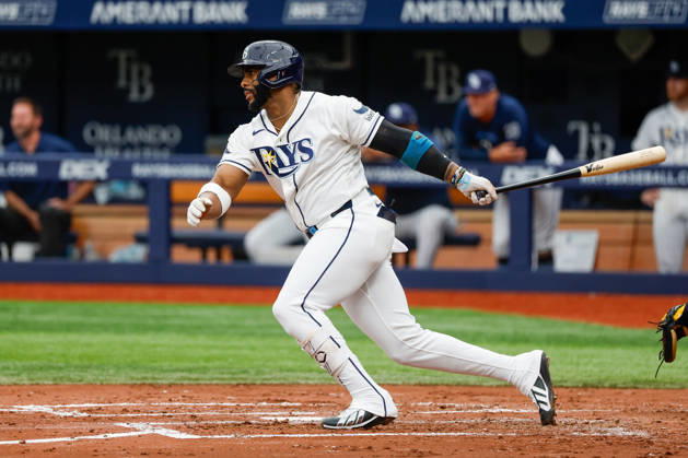 August 30, 2026, St. Petersburg, Florida, USA: Tampa Bay Rays designated hitter Yandy Diaz (2) hits a single off of San Diego Padres pitcher Robbie Ray (38) during the third inning at Tropicana Field. MLB, Baseball Herren, USA 2026: Padres at Rays  - ZUMA_sp_ 20260830_mda_s70_838 Copyright: xJeffereexWoox