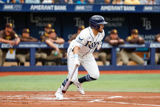 August 30, 2026, St. Petersburg, Florida, USA: Tampa Bay Rays first baseman Jonathan Aranda (8) hits a single off of San Diego Padres pitcher Robbie Ray (38) during the first inning at Tropicana Field. MLB, Baseball Herren, USA 2026: Padres at Rays  - ZUMA_sp_ 20260830_mda_s70_847 Copyright: xJeffereexWoox