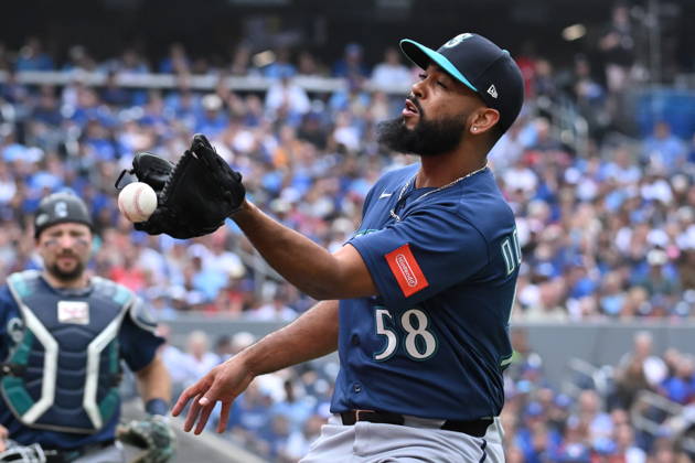 August 30, 2026, Toronto, On, Canada: Seattle Mariners relief pitcher Seranthony Dominguez (58) drops a foul ball off the bat of Toronto Blue Jays catcher Alejandro Kirk during seventh inning MLB, Baseball Herren, USA baseball action in Toronto, on Sunday, Aug. 30, 2026. Canada News - August 30, 2026 - ZUMAc35_ 20260830_zaf_c35_059 Copyright: xJonxBlackerx