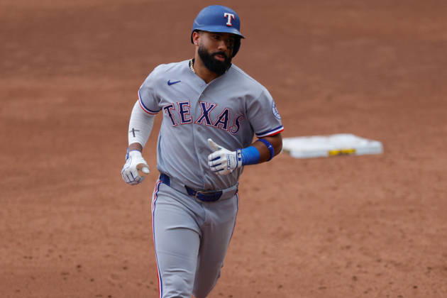August 30, 2026, Milwaukee, Wisconsin, USA: Texas Rangers second baseman EZEQUIEL DURAN (20) hits a home run during the third inning in a baseball game, Sunday, Aug. 30, 2026, in Milwaukee, Wisconsin. Milwaukee USA - ZUMAa325 20260830_zsa_a325_007 Copyright: xDavidxBalleringxIix