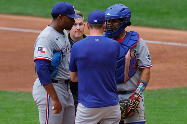 August 30, 2026, Milwaukee, Wisconsin, USA: Texas Rangers pitcher KUMAR ROCKER (80) and Texas Rangers catcher ELIAS DIAZ (35) have a discussion with Texas Rangers pitching coach JORDAN TIEGS (83) in a baseball game, Sunday, Aug. 30, 2026, in Milwaukee, Wisconsin. Milwaukee USA - ZUMAa325 20260830_zsa_a325_012 Copyright: xDavidxBalleringxIix