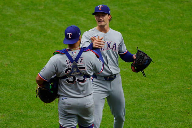 August 30, 2026, Milwaukee, Wisconsin, USA: Texas Rangers pitcher JACOB LATZ (67) and Texas Rangers catcher ELIAS DIAZ (35) celebrate a save and win for Texas in a baseball game, Sunday, Aug. 30, 2026, in Milwaukee, Wisconsin. Milwaukee USA - ZUMAa325 20260830_zsa_a325_016 Copyright: xDavidxBalleringxIix