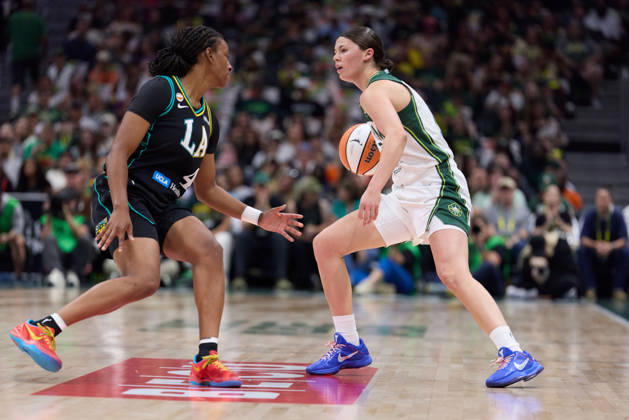 August 30, 2026, Seattle, Washington, USA: Seattle Storm guard JADE MELBOURNE (5) controls the ball in the first quarter of the WNBA, Basketball Damen, USA match between the Seattle Storm and Los Angeles Sparks at Climate Pledge Arena in Seattle. Seattle USA - ZUMAd218 20260830_zsp_d218_010 Copyright: xRichardxDizonx