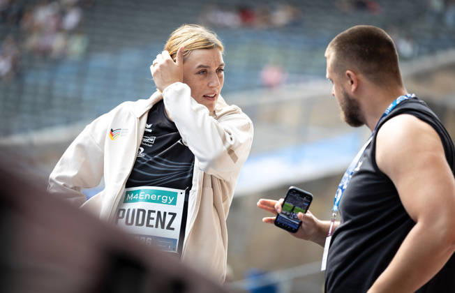ISTAF 2026 Berlin, August 30, 2026: During the throw analysis, Kristin PUDENZ (GER, Germany) consults with her coach during the women’s discus competition at ISTAF Berlin on August 30, 2026, at the Olympic Stadium in Berlin, Germany Copyright: xBEAUTIFULxSPORTS R.xSchmittx