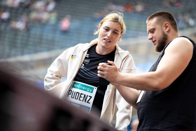 ISTAF 2026 Berlin, August 30, 2026: During the throw analysis, Kristin PUDENZ (GER, Germany) consults with her coach during the women s discus throw competition at ISTAF Berlin on August 30, 2026, at the Olympic Stadium in Berlin, Germany Copyright: xBEAUTIFULxSPORTS R.xSchmittx