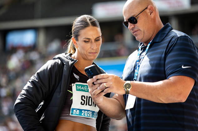 ISTAF 2026 Berlin, August 30, 2026: Discus thrower Valarie SION of the United States analyzes her throw with her husband and coach at the ISTAF Berlin on August 30, 2026, at the Olympic Stadium in Berlin, Germany Copyright: xBEAUTIFULxSPORTS R.xSchmittx