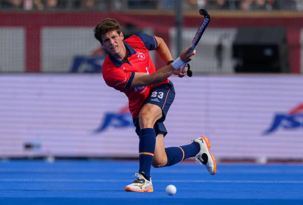 Mens Hockey World Cup Final Marc Vizcaino of Spain passes the ball during the Mens FIH Hockey World Cup Final against Germany (Die Honamas) at Belfius Hockey Arena, Brussels 30 08 2026 UK Newspapers OUT Copyright: xGraemexWilcocksonx FIL-23866-0025