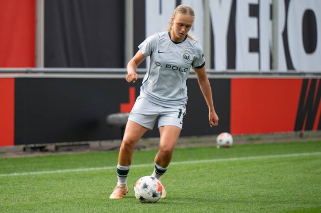 Weronika Arasniewicz 15 VfL Wolfsburg Women in Action, Bayer 04 Leverkusen Women vs. VfL Wolfsburg Women, Soccer, Google Pixel Women s Bundesliga, Matchday 3, 2026–2027, August 30, 2026 DFB regulations prohibit any use of photographs as image sequences and or quasi-video Leverkusen, North Rhine-Westphalia, Germany Copyright: xkolbert-press MarkusxVerwimpx