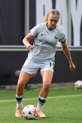 Weronika Arasniewicz 15 VfL Wolfsburg Women in Action, Bayer 04 Leverkusen Women vs. VfL Wolfsburg Women, Soccer, Google Pixel Women’s Bundesliga, Matchday 3, 2026–2027, August 30, 2026 DFB regulations prohibit any use of photographs as image sequences and or quasi-video Leverkusen, North Rhine-Westphalia, Germany Copyright: xkolbert-press MarkusxVerwimpx